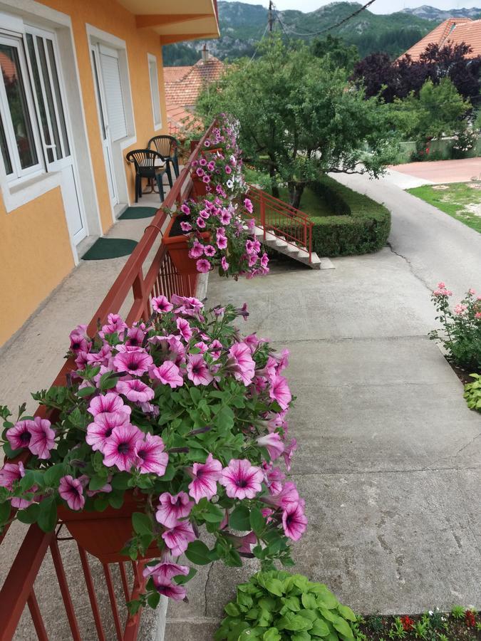 Apartments Mirkovic Cetinje Eksteriør bilde